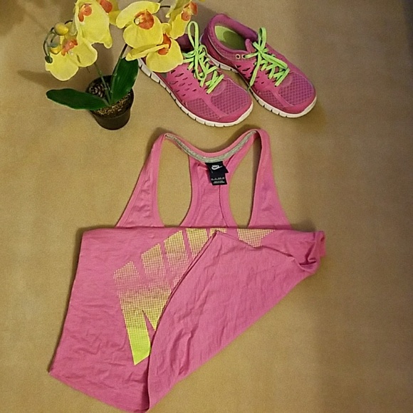 Nike pink workout  top - Picture 3 of 5
